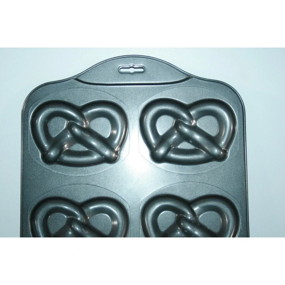 Norpro Nonstick‎ Pretzel Pan Baking Cooking Sheet #3988 Makes 6 Pretzels